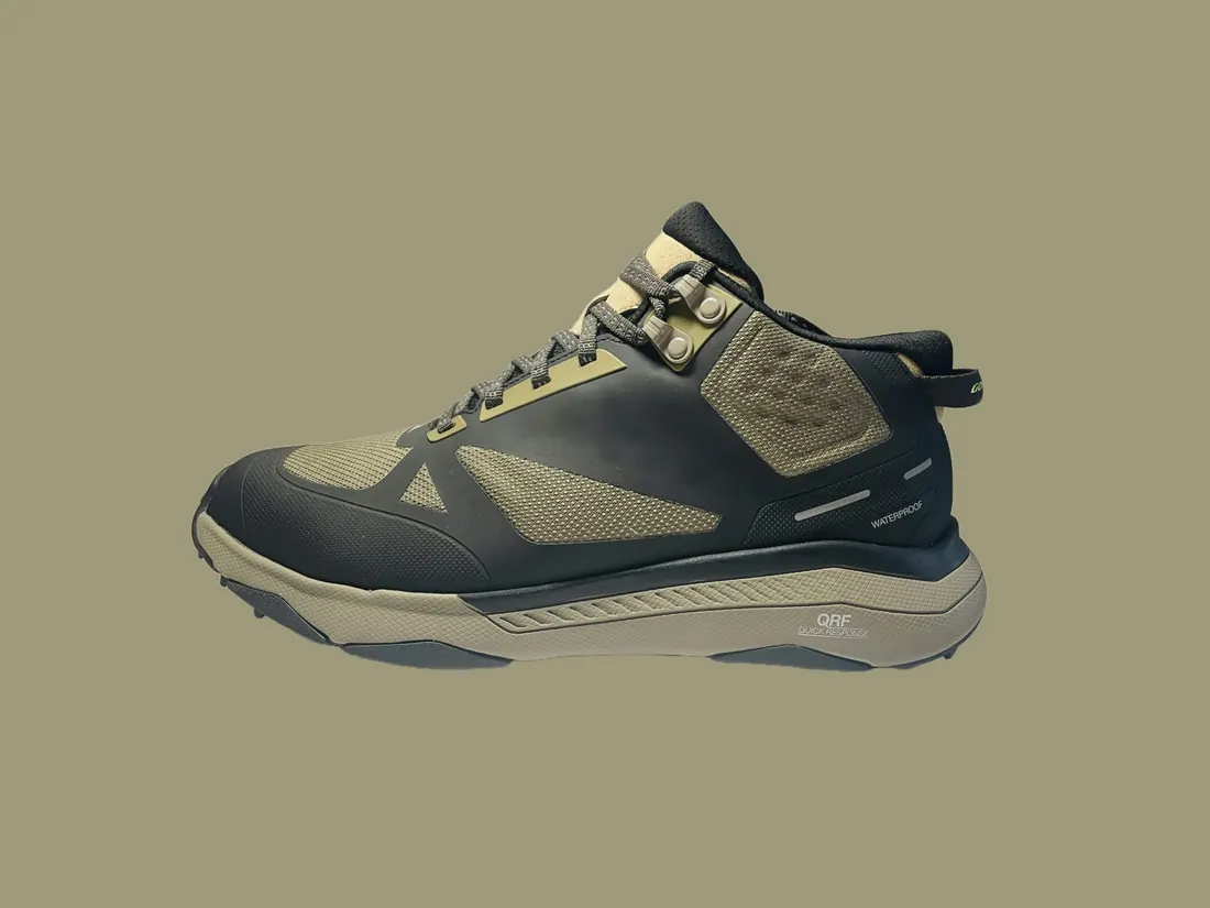 Waterproof hiking shoe