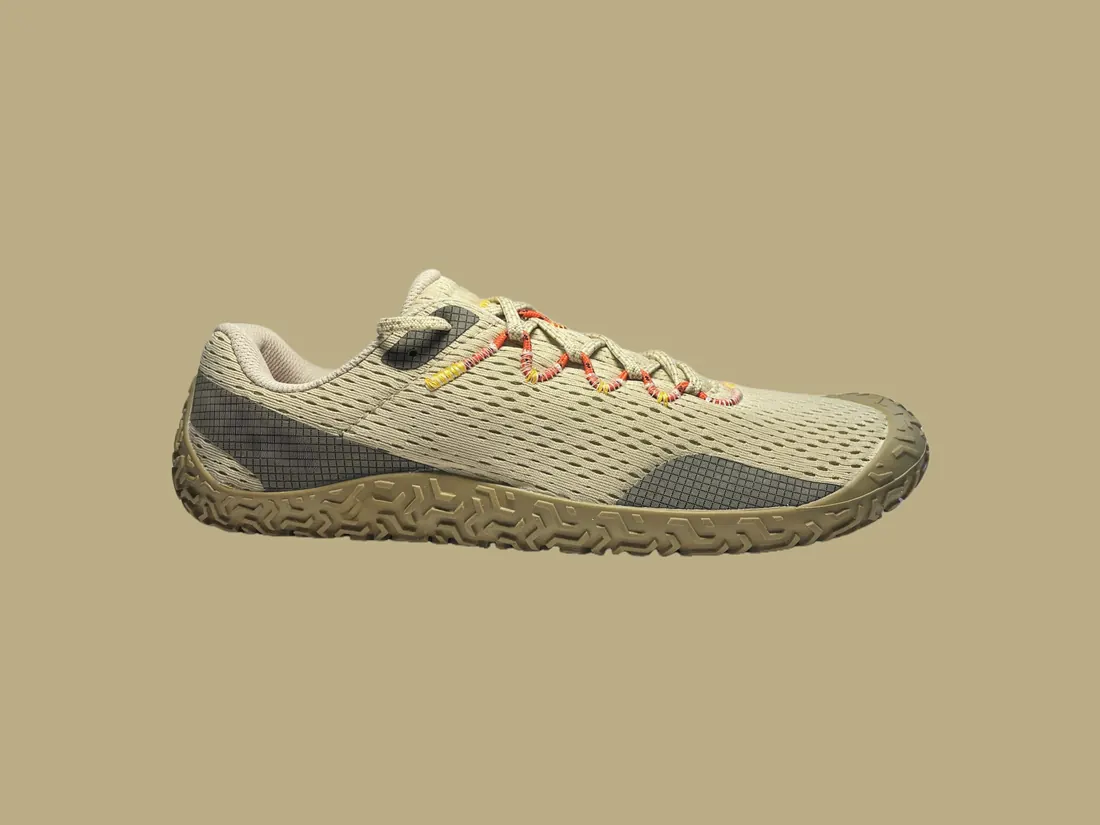 Minimalist court shoe