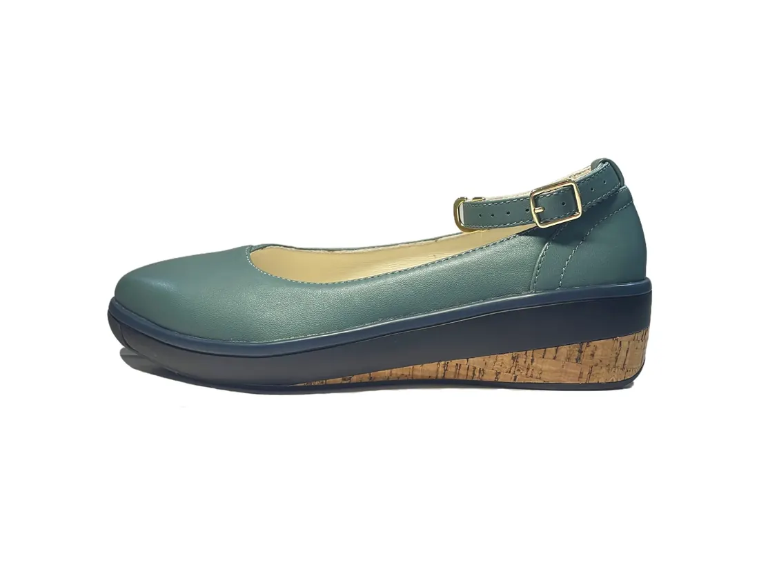 Women's shoe detail
